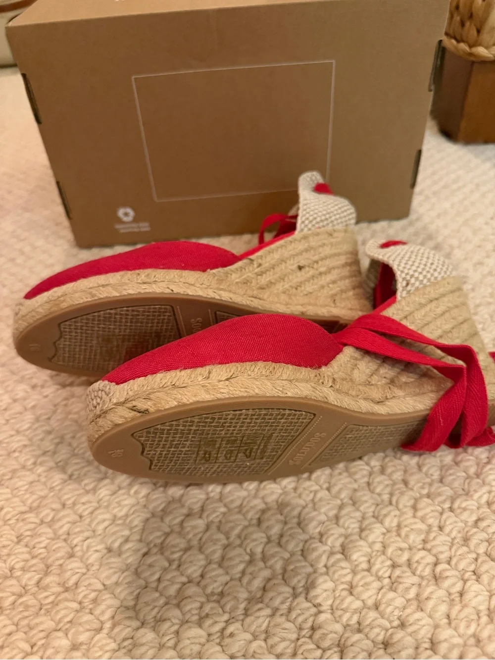 Soludos bright red